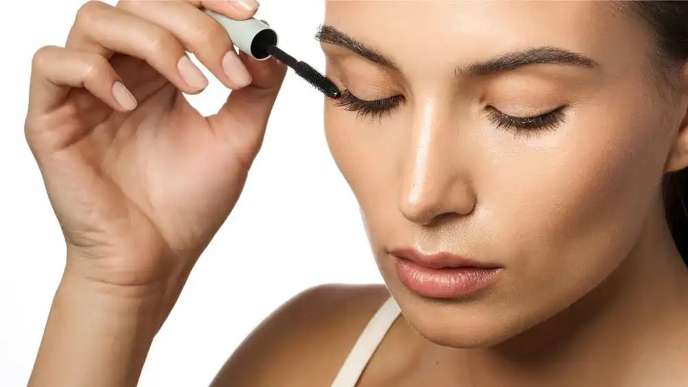 Top 5 sfaturi pentru îngrijirea genelor și sprâncenelor